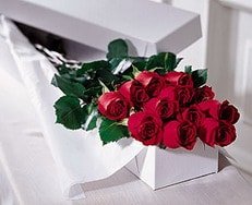 Ankara Ayaş çiçekçi dükanı en çok satılan ürünümüz kutuda 11 adet kırmızı gül