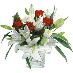 vazo içerisinde 4 gül 2 adet kazablanka Ankara online çiçek gönderme sipariş